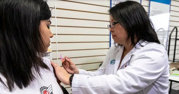 Ο Εμβολιασμός Ενηλίκων ως Φαρμακευτική Υπηρεσία στη British Columbia του Καναδά